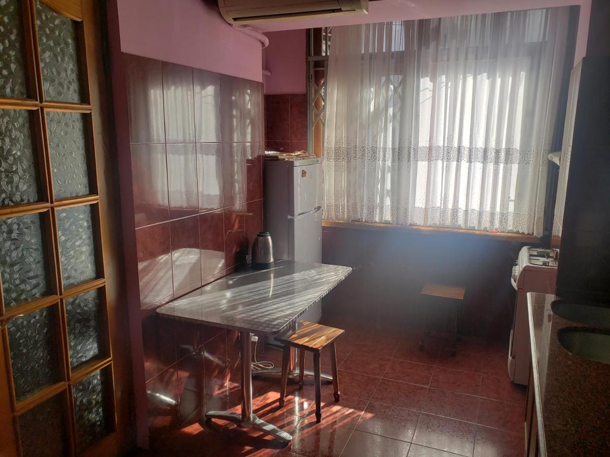 Intercity Hostel Batumi Bagian luar foto